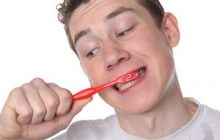 La importancia de renovar tu cepillo dental cada 3 meses